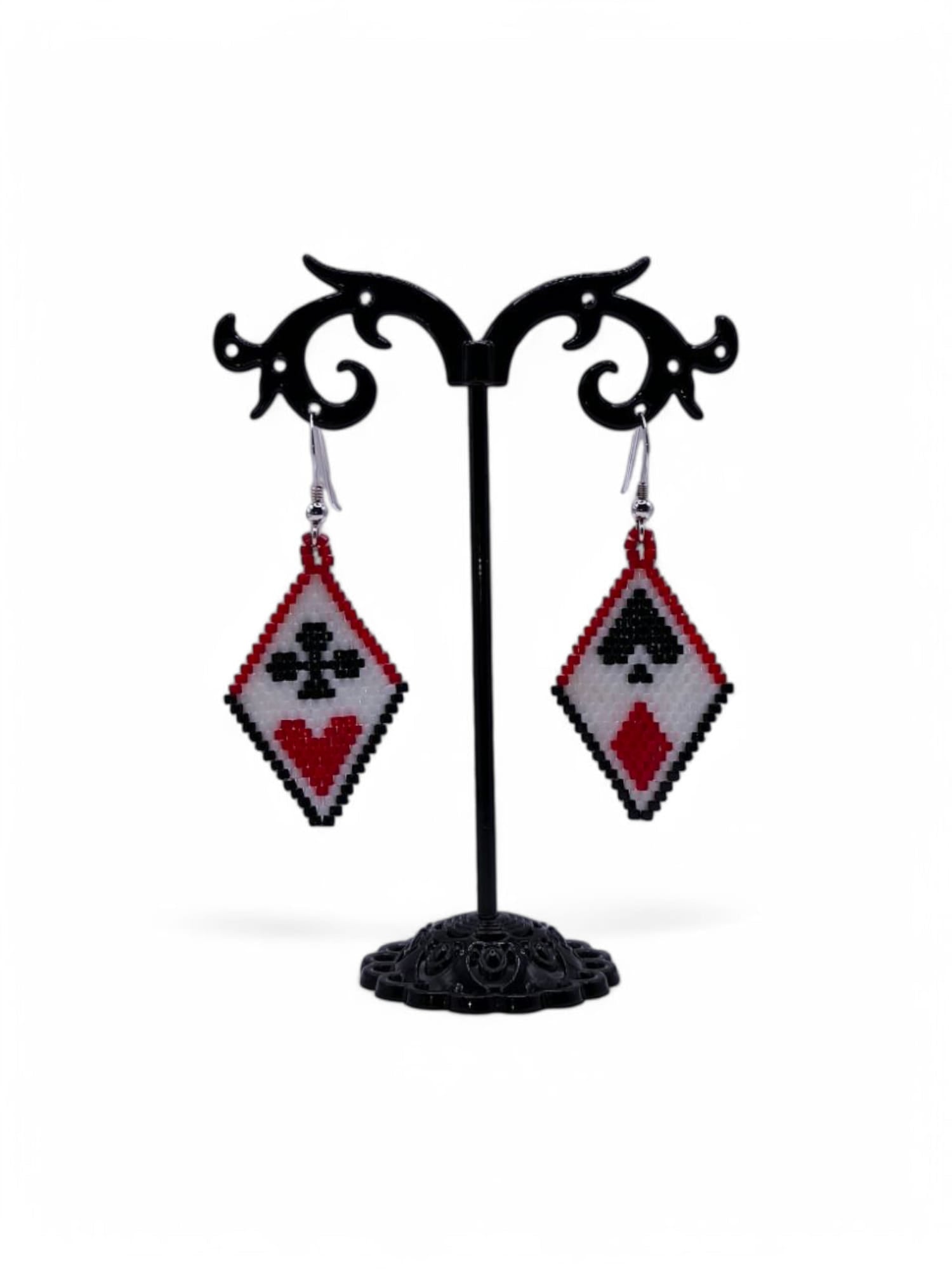 Cercei romb Player negru alb si rosu model carti de joc