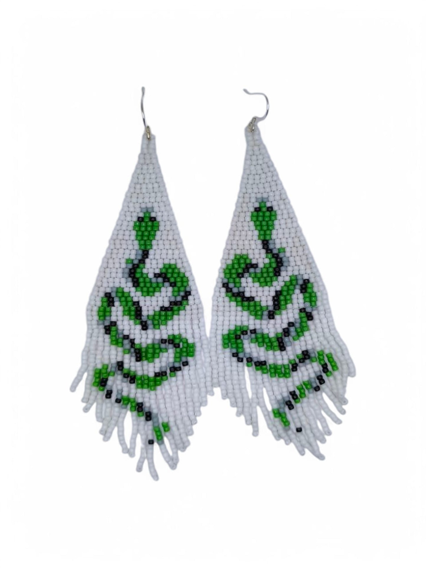 Cercei franjuri Mint Snake albi cu model sarpe verde