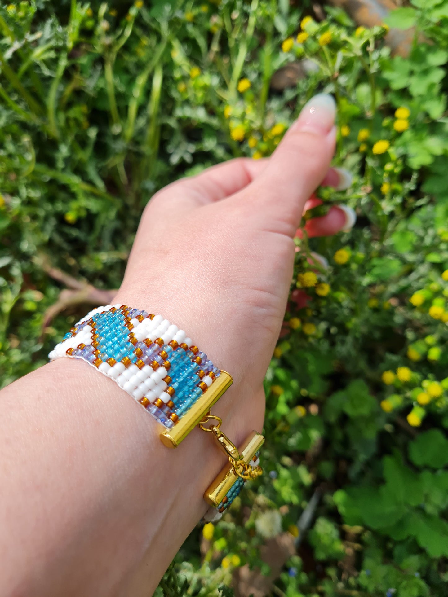 Bratara tesuta handmade Smoky Sapphire albastru, alb si auriu