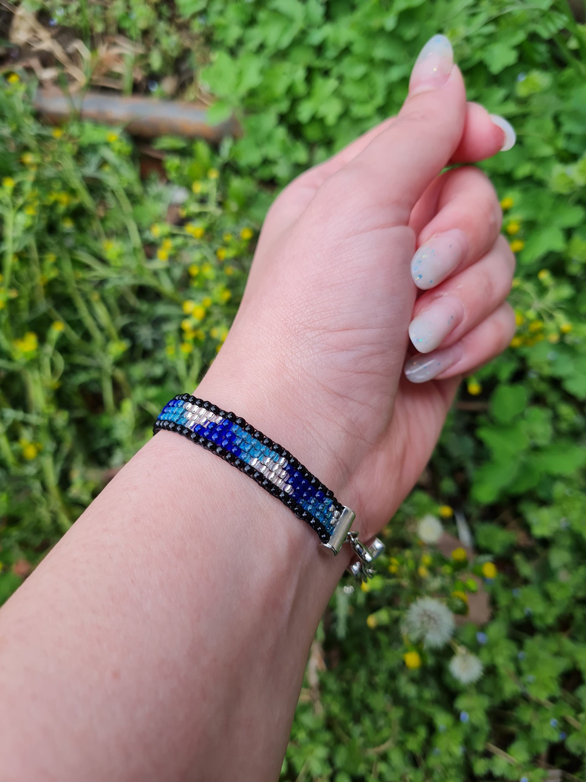 Bratara handmade tesuta Lined Aquamarine negru, albastru si argintiu