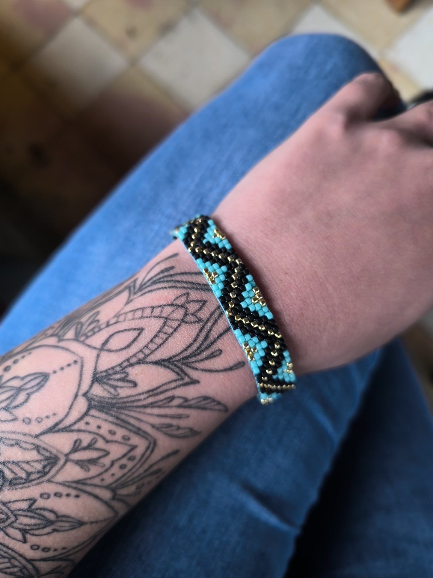 Bratara handmade Turquoise Ice negru albastru si argintiu