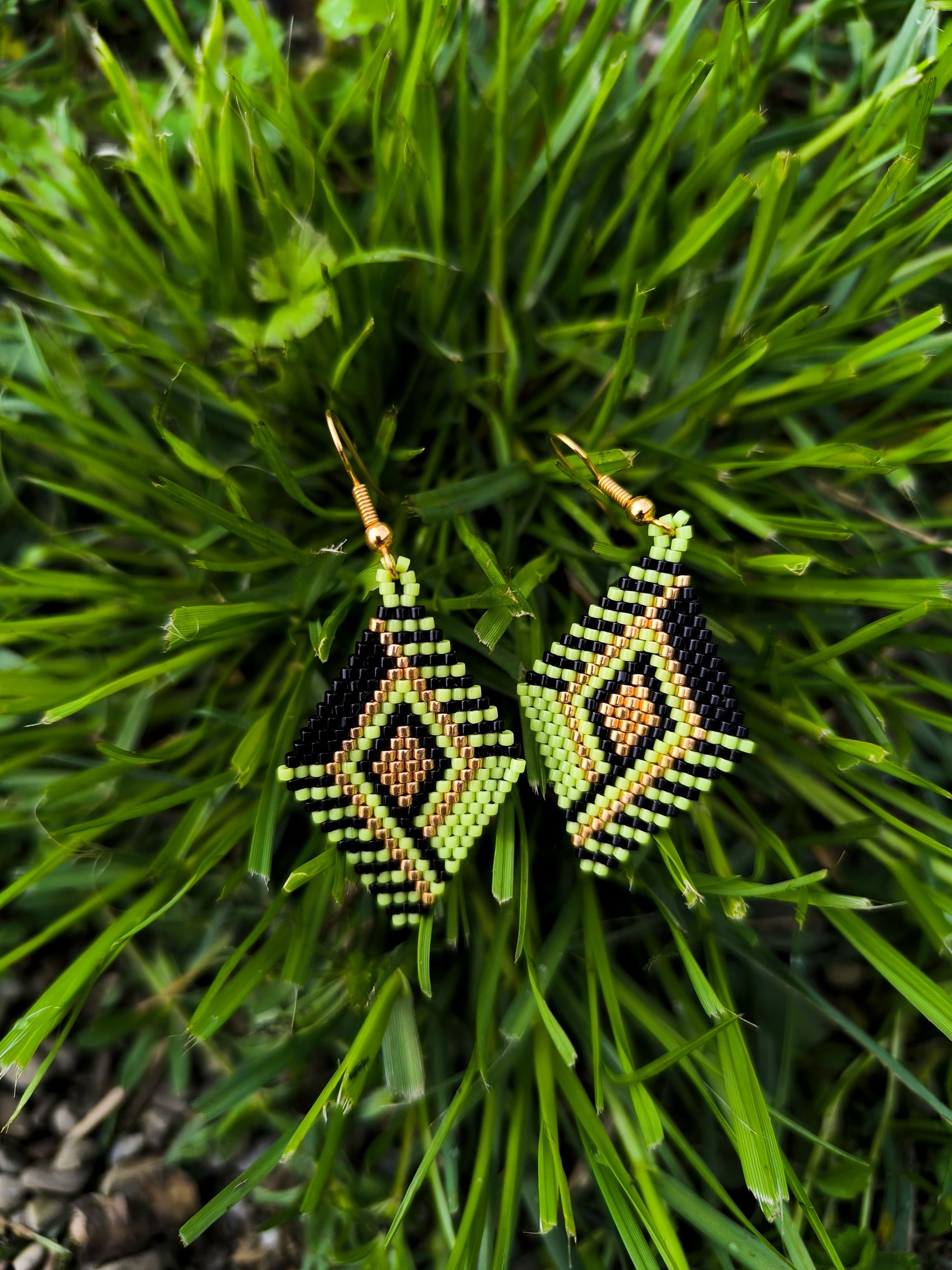 Cercei romb Chartreuse Gold verde, negru si auriu