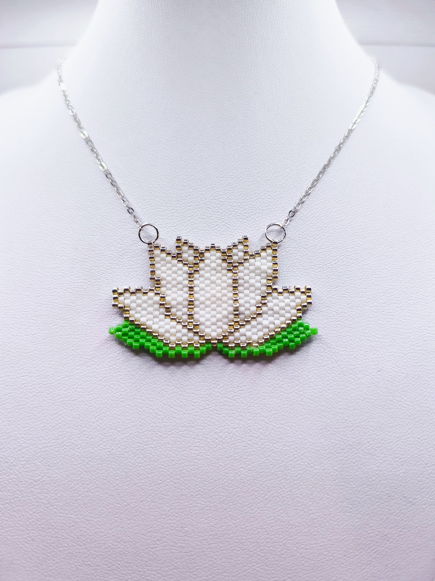 Colier cu pandantiv floare de lotus