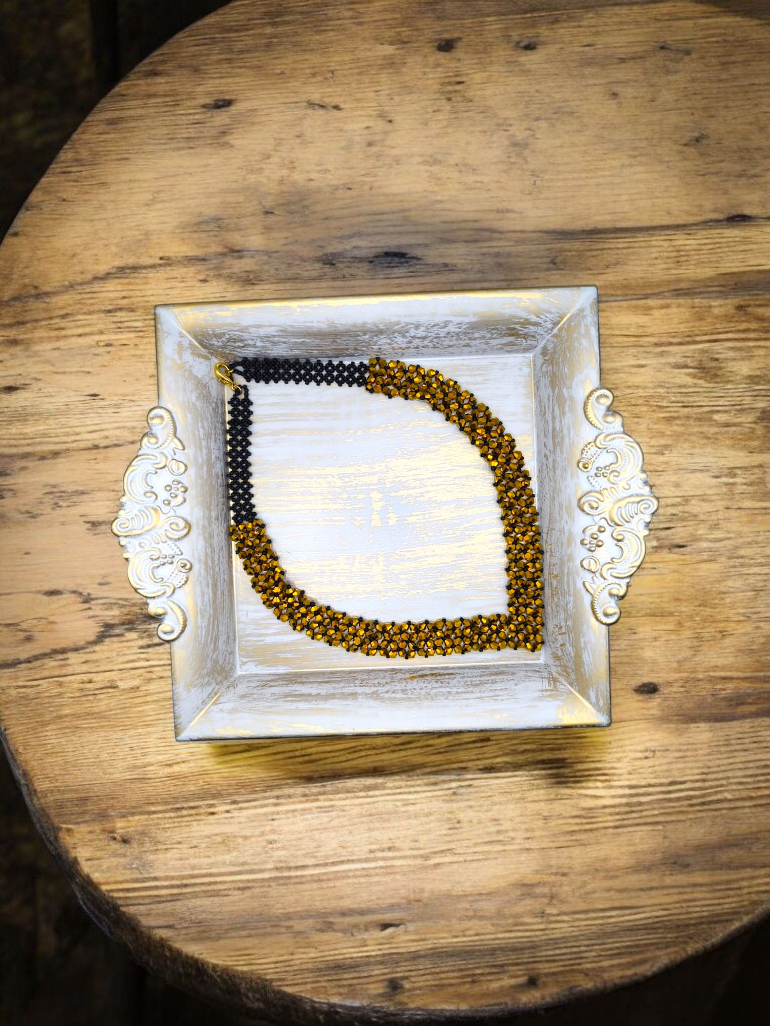 Colier handmade Frosted Gold auriu si negru