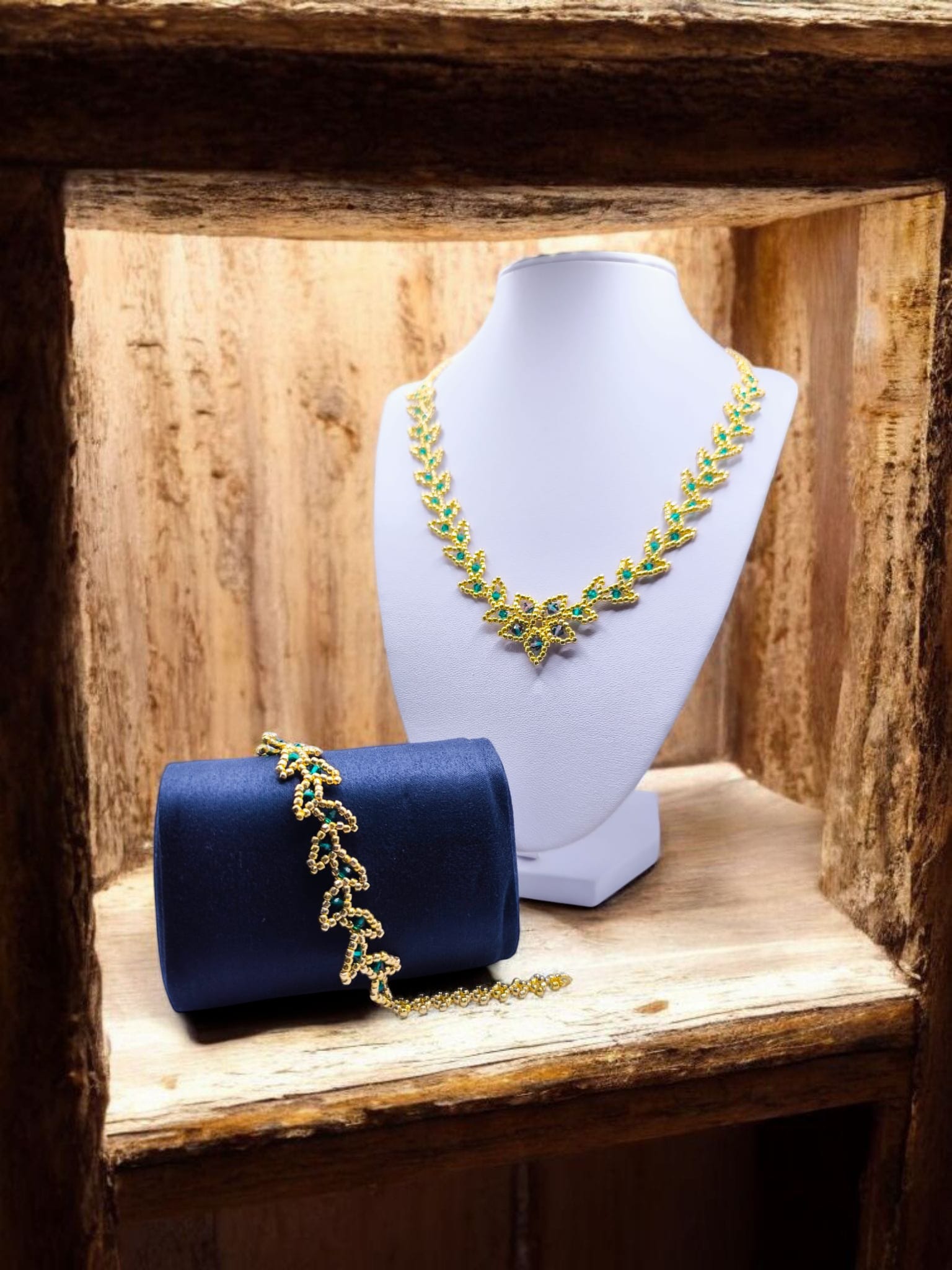 Set bijuterii handmade Emerald colier si bratara auriu si verde