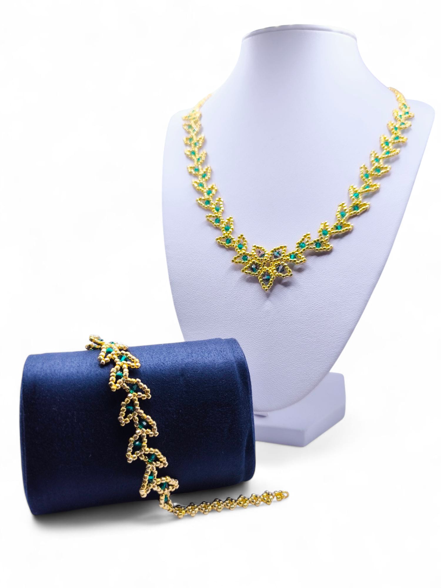 Set bijuterii handmade Emerald colier si bratara auriu si verde