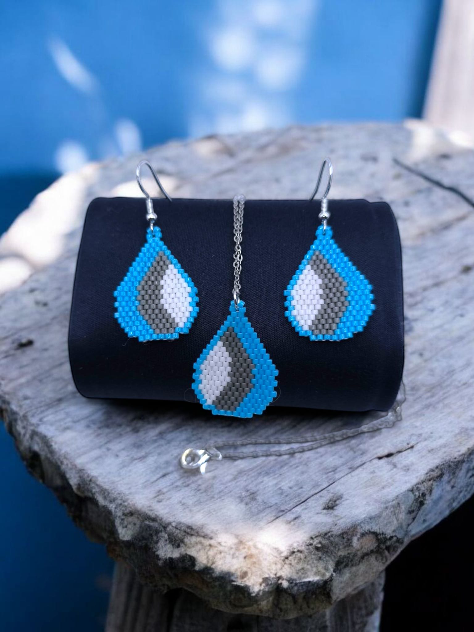 Set bijuterii handmade Teardrop cercei si colier albastru