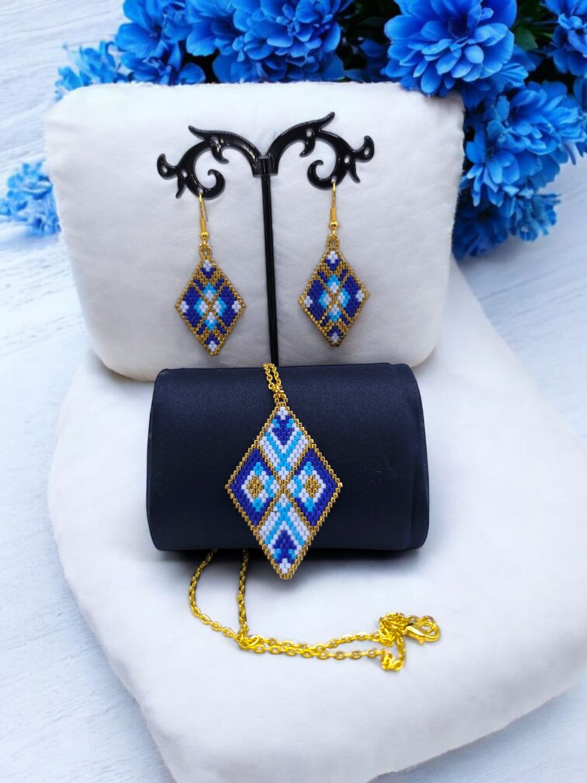 Set bijuterii handmade Cobalt Blue cercei si colier albastru