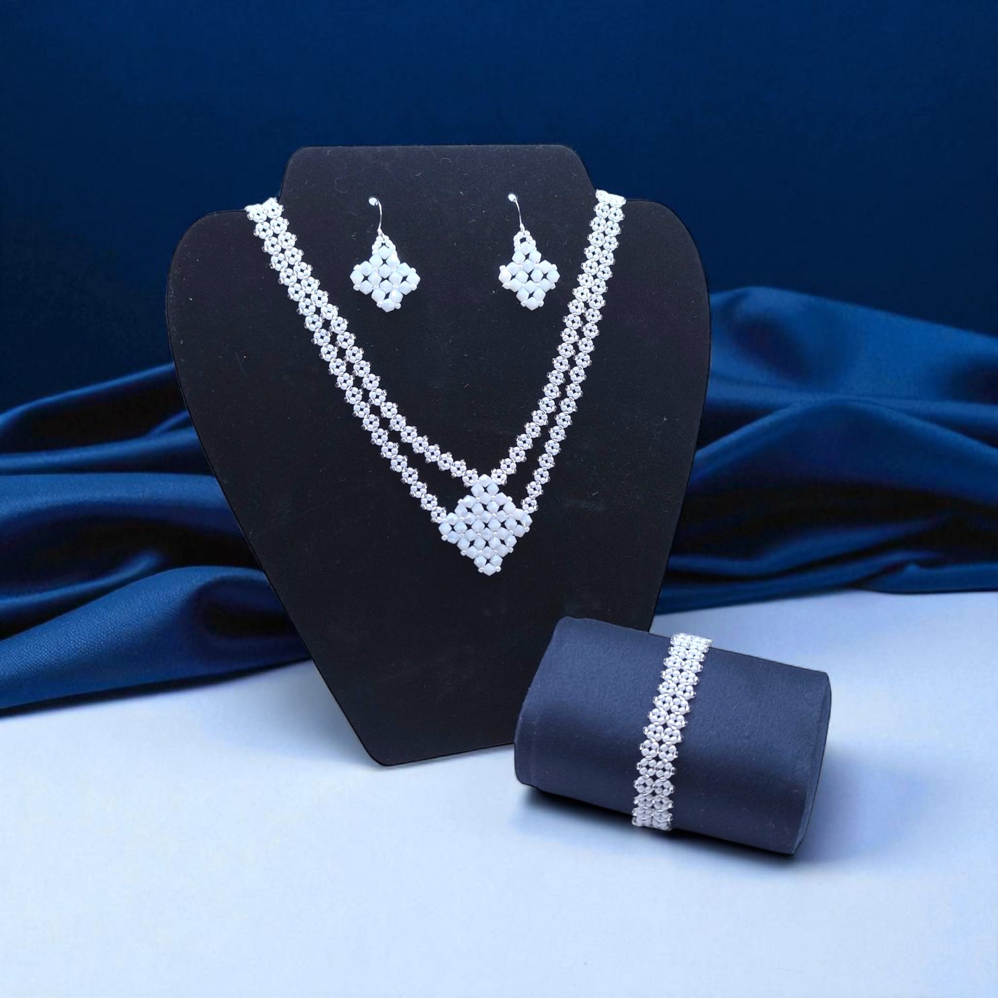 Set bijuterii handmade Clar de Luna – colier, bratara si cercei