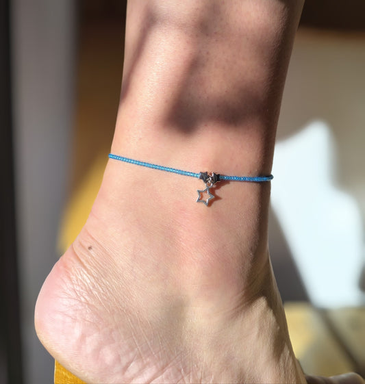 Bratara de picior reglabila cu Toho albastru si charm stea – snur alb