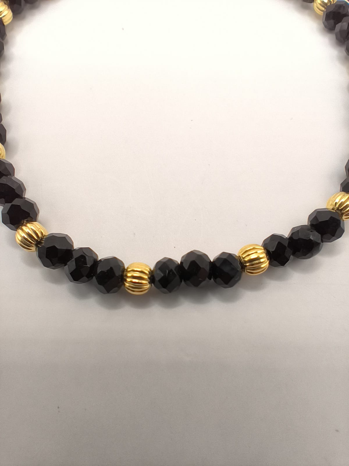 Bratara reglabila Black & Gold –margele negre cu margele din argint placate cu aur pe snur negru
