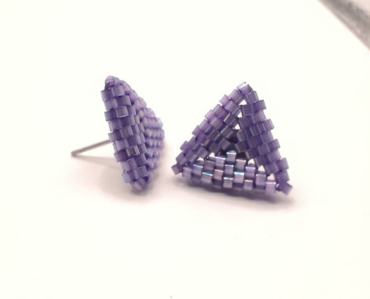 Cercei triunghi Miyuki mov – efect ochi de pisica