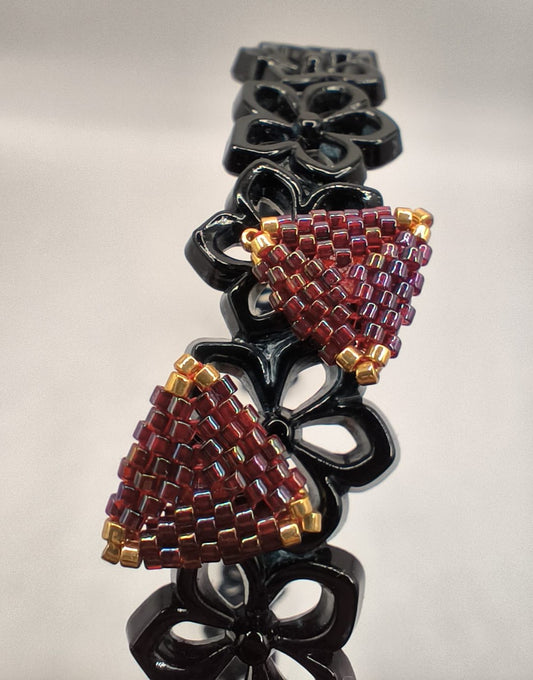 Cercei triunghi Miyuki visiniu – accente aurii