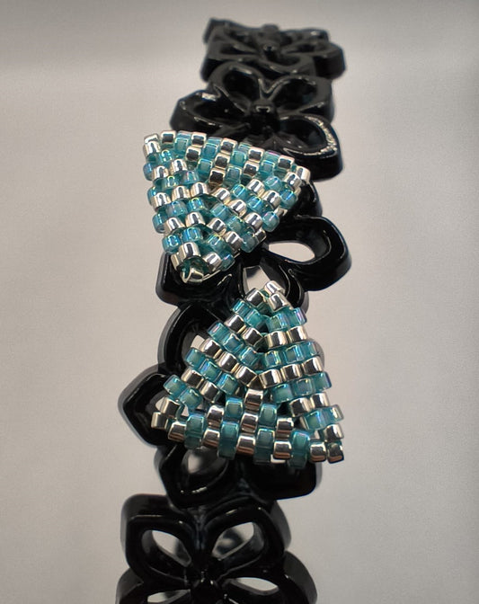 Cercei triunghi Miyuki albastru deschis si argintiu