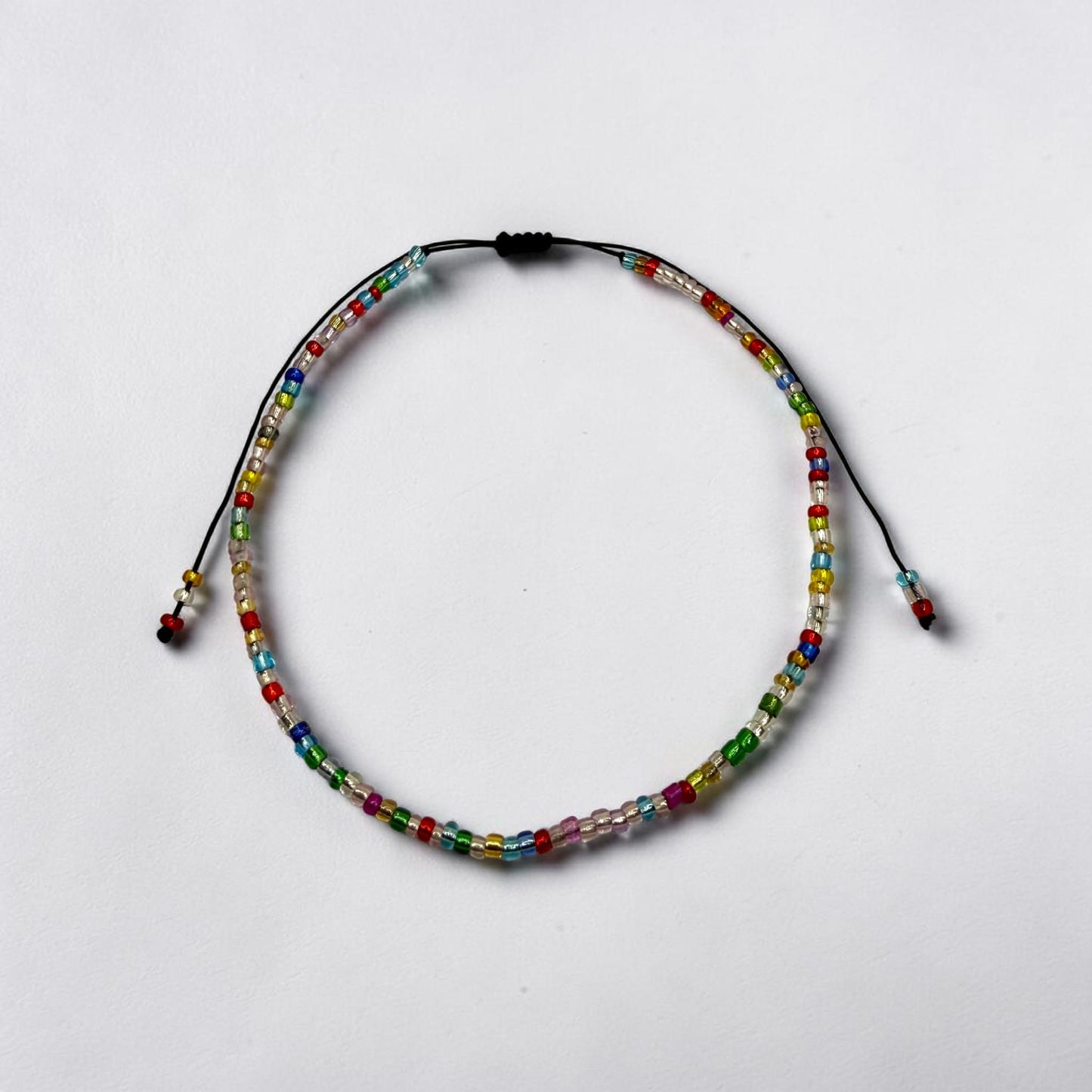 Bratara de picior reglabila cu margele de nisip multicolor - snur negru