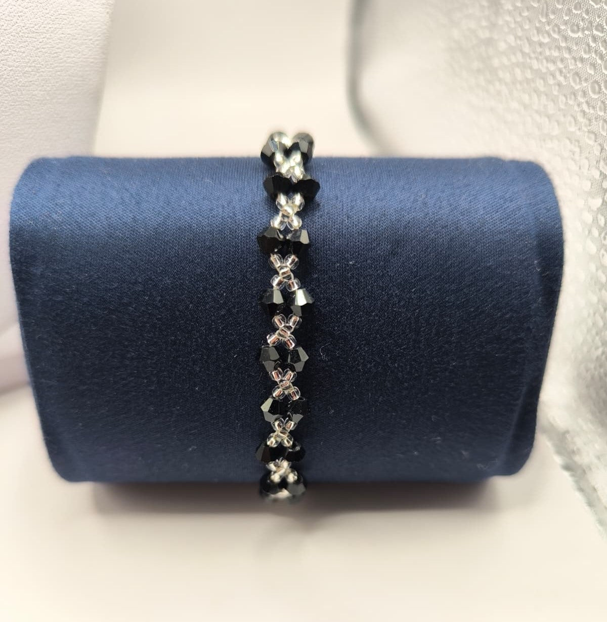 Set bijuterii Misterul Noptii – colier si bratara negru si argintiu