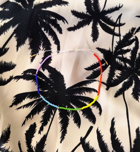 Bratara de picior reglabila cu Miyuki curcubeu si auriu – snur alb