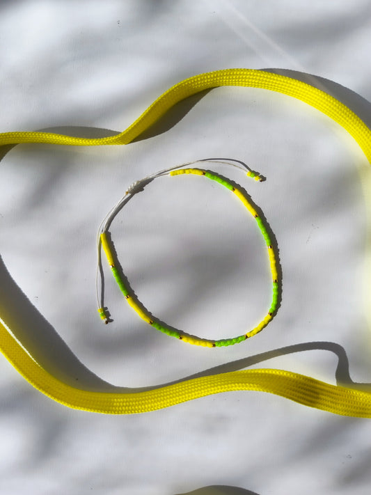 Bratara de picior reglabila cu Miyuki verde, galben si auriu – snur alb