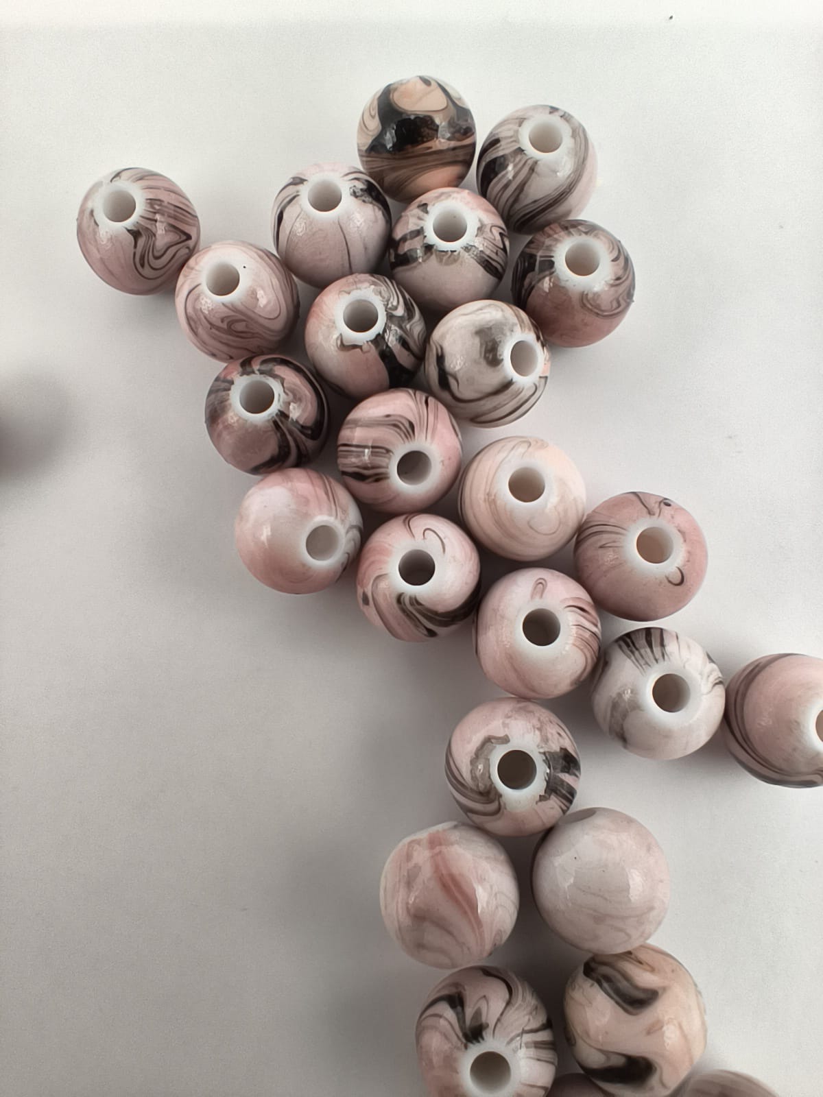 Margele acrilice 6mm maro cu negru