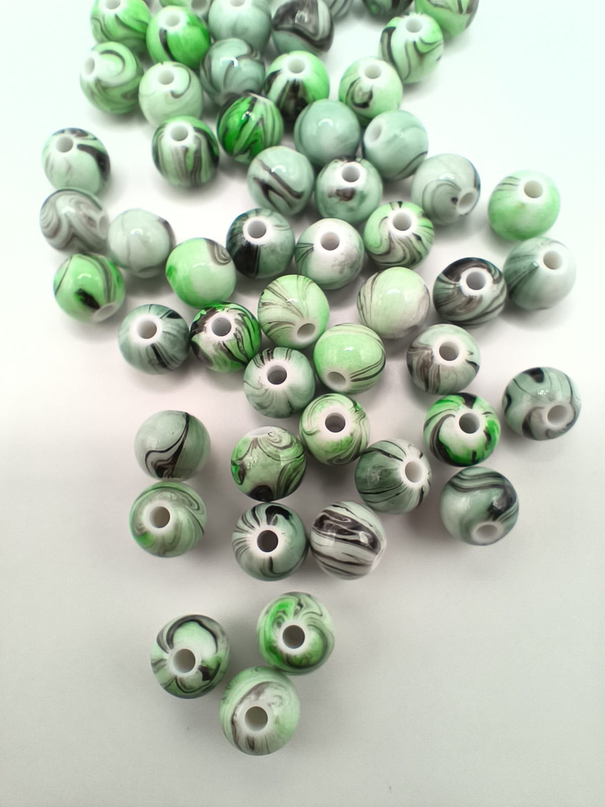 Margele acrilice 6mm verde cu negru