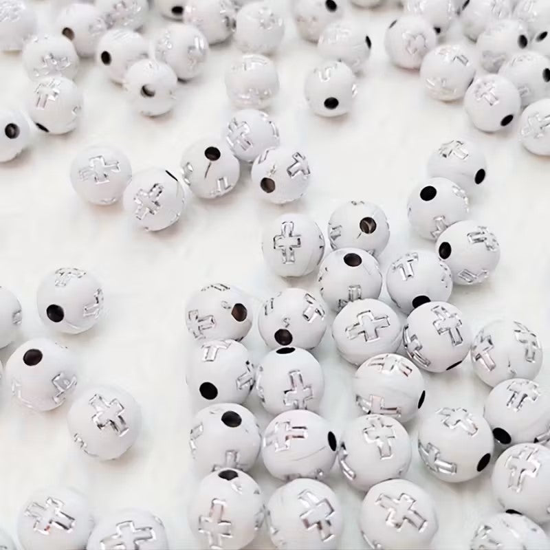 Margele acrilice 8mm alb cu model cruce argintiu