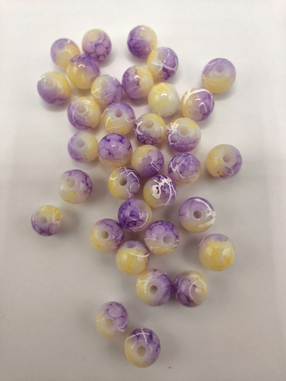 Margele sticla 6mm mov si galben cu model alb