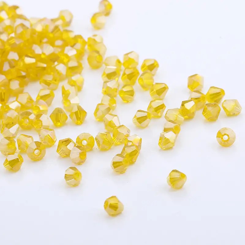 Margele sticla biconice 4mm galben efect AB