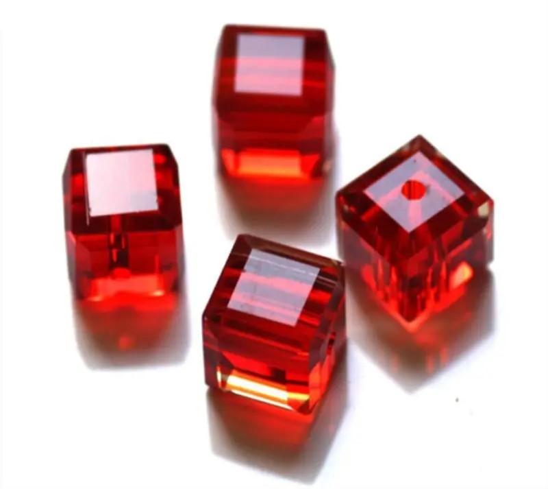 Margele sticla cub 4mm rosu