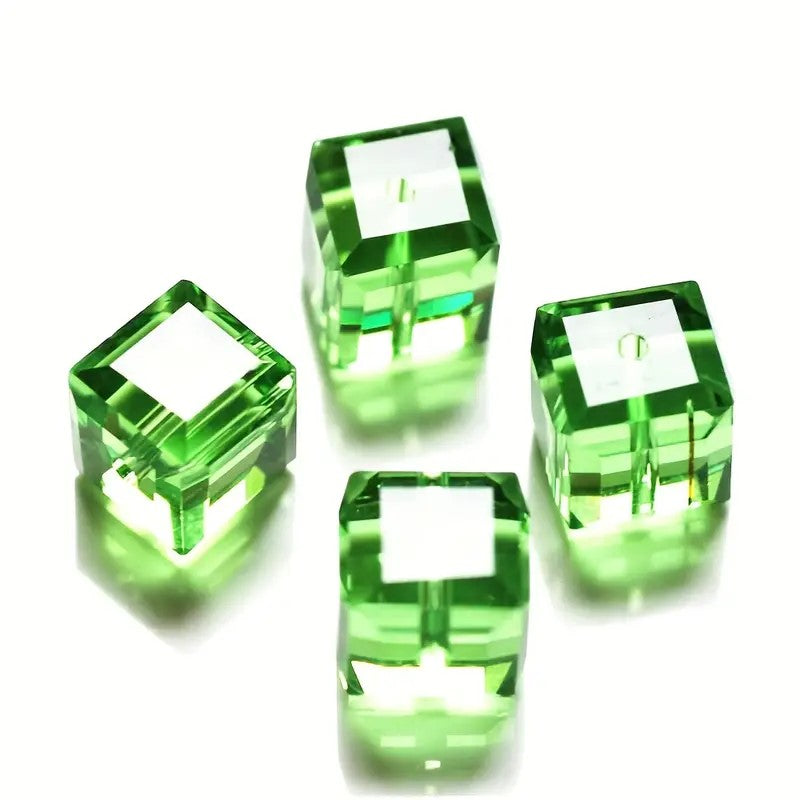 Margele sticla cub 6mm verde deschis