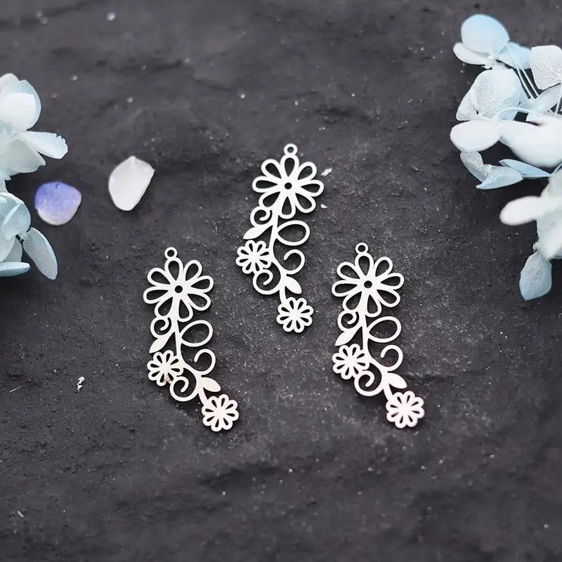 Pandantiv cu trei flori otel inoxidabil 15x39mm argintiu