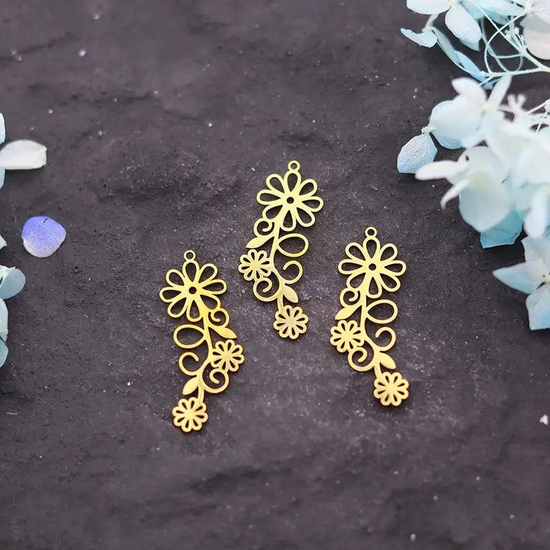 Pandantiv cu trei flori otel inoxidabil 15x39mm auriu