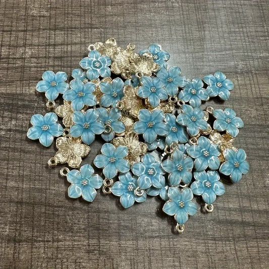 Pandantiv floare camelie albastru 17x14mm