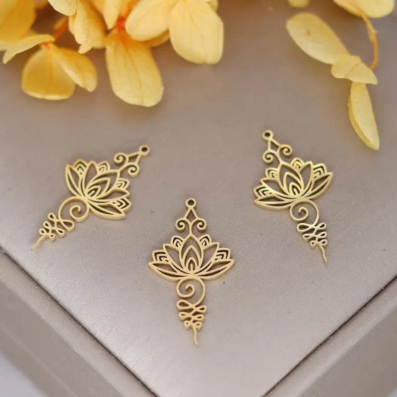 Pandantiv floare lotus otel inoxidabil 29x15mm auriu