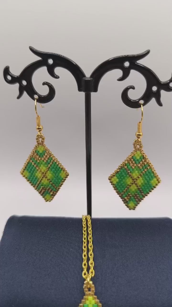 Set bijuterii handmade Emerald Green cercei si colier verde