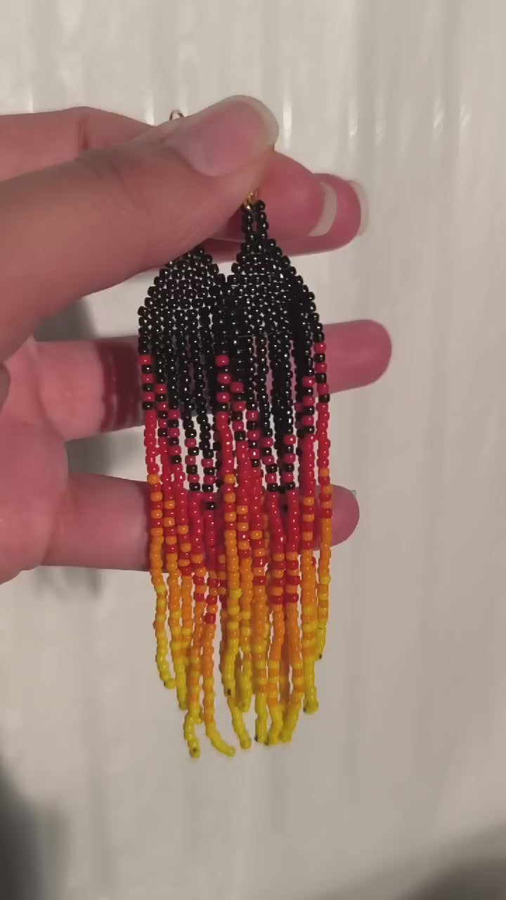 Cercei franjuri Dark Fire negru, galben, portocaliu si rosu