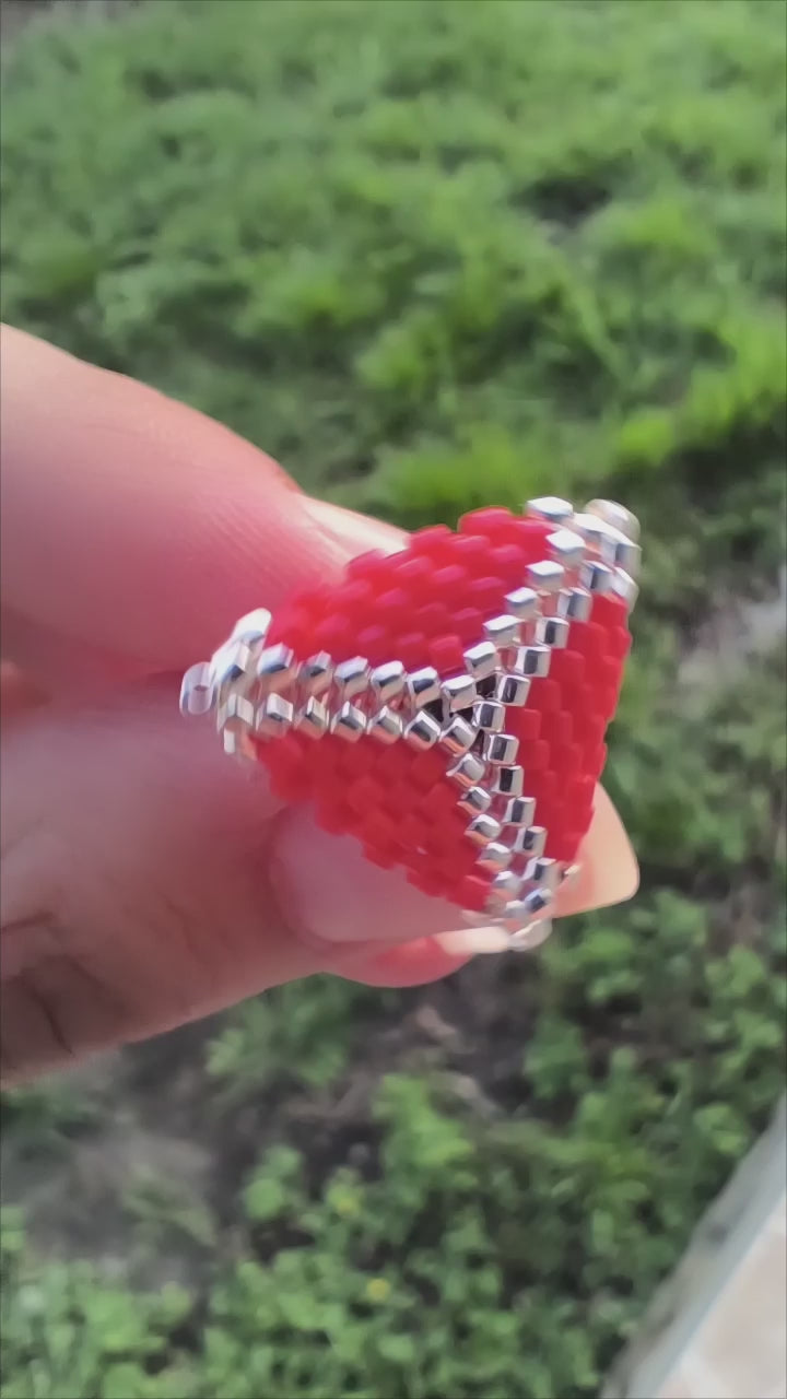 Cercei triunghi Sterling Cranberry rosu si argintiu