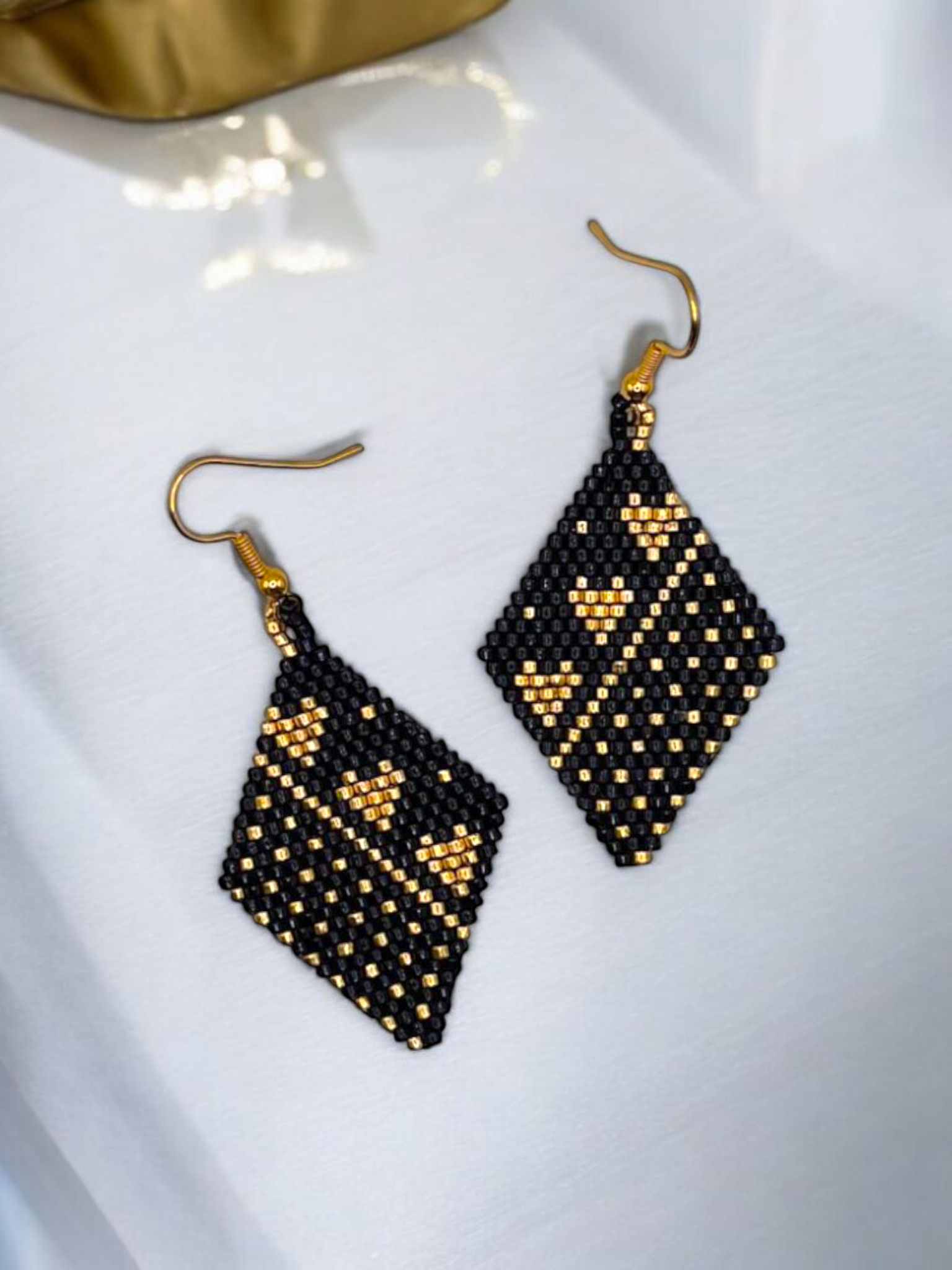 Cercei romb Black Love negru si auriu