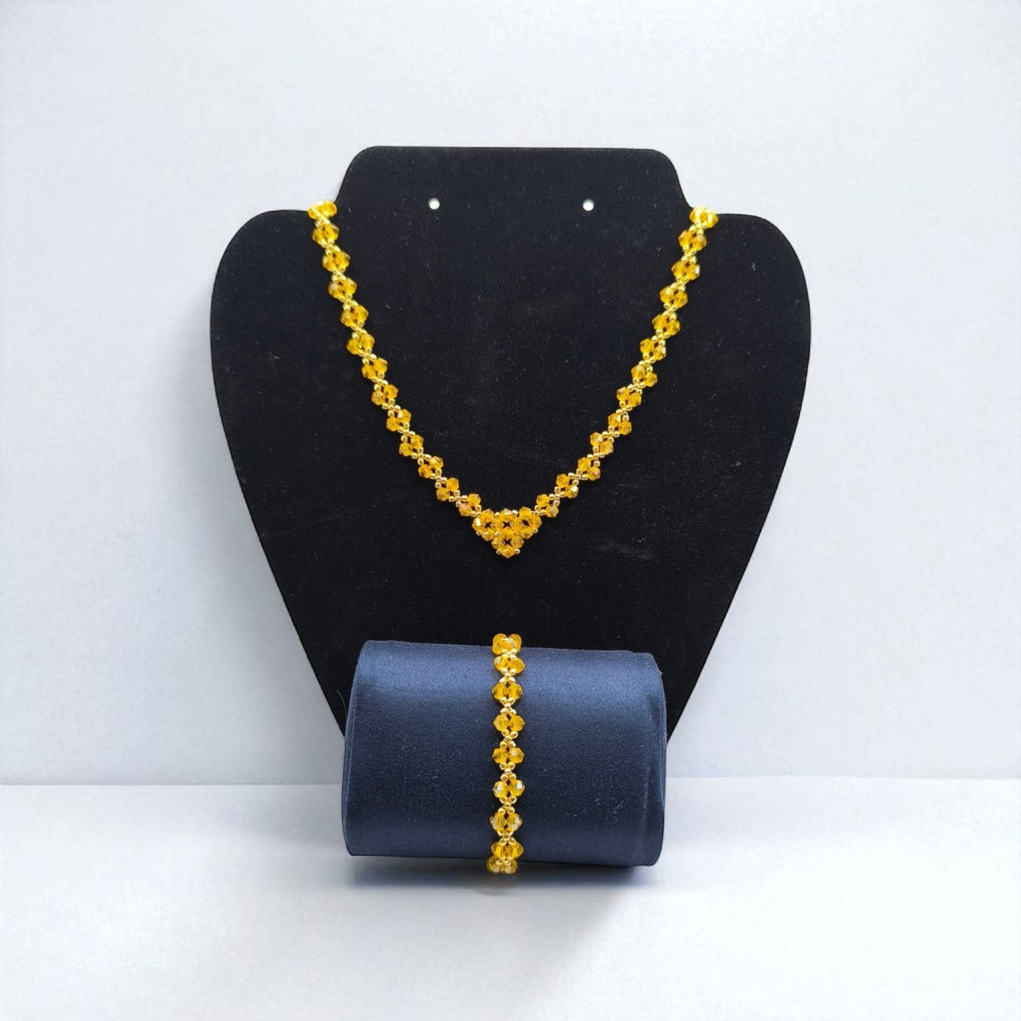 Set bijuterii Razele Soarelui – colier si bratara galben si auriu