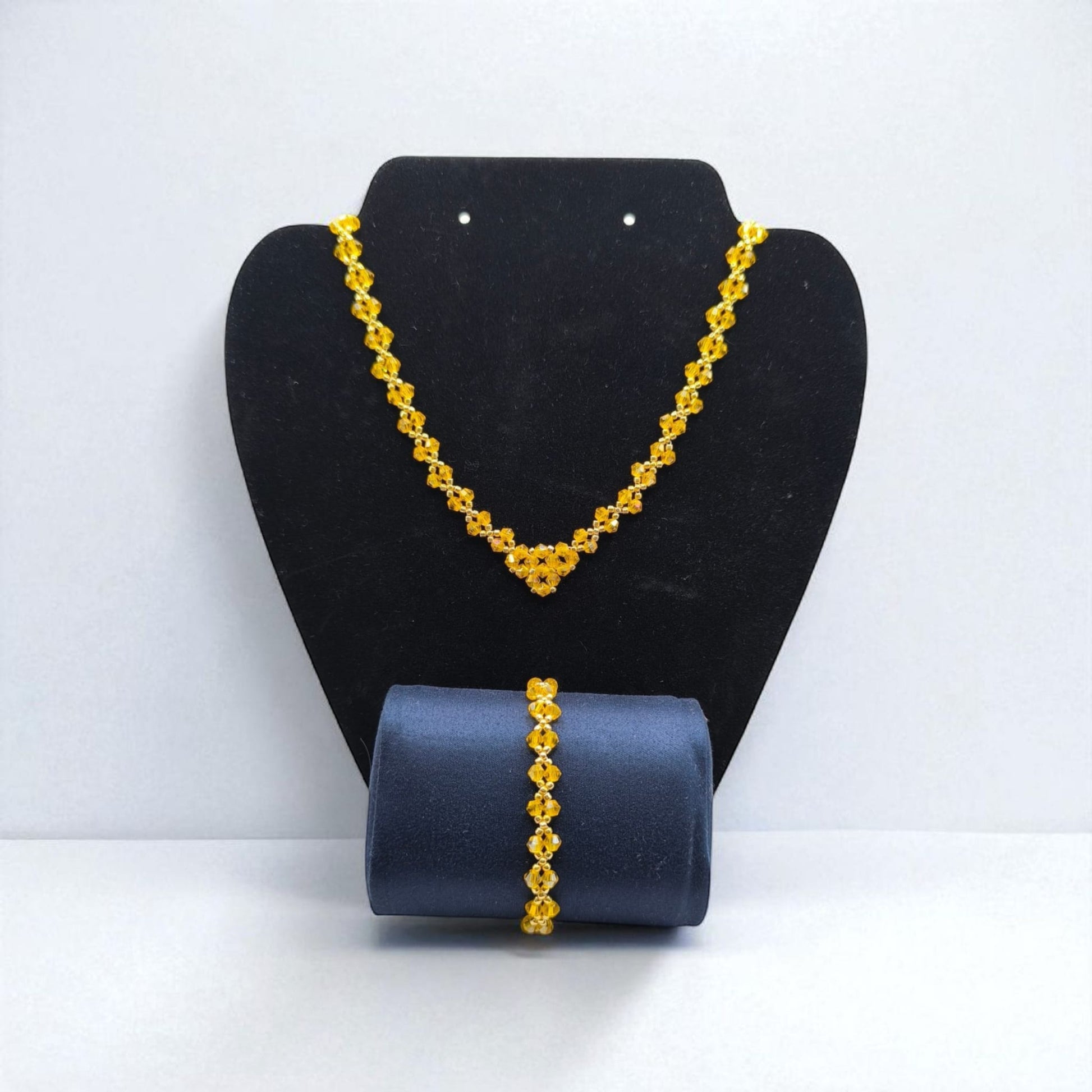 Set bijuterii Razele Soarelui – colier si bratara galben si auriu