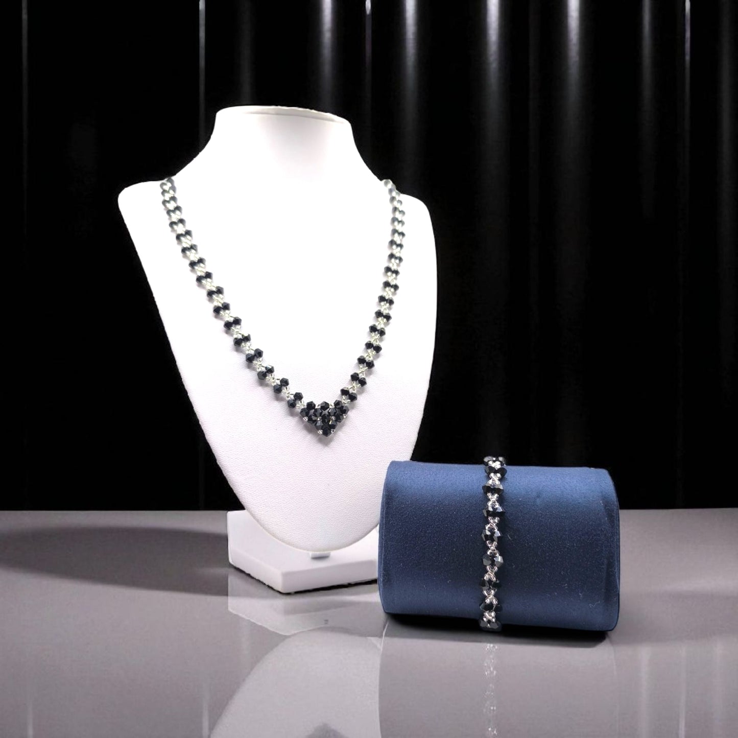 Set bijuterii Misterul Noptii – colier si bratara negru si argintiu
