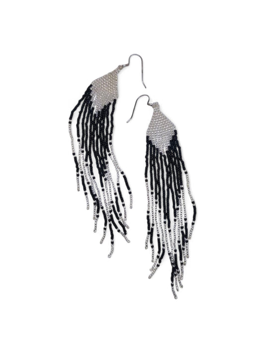 Cercei franjuri Frosted Crystal negru si argintiu