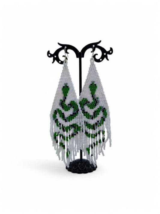 Cercei franjuri Mint Snake albi cu model sarpe verde