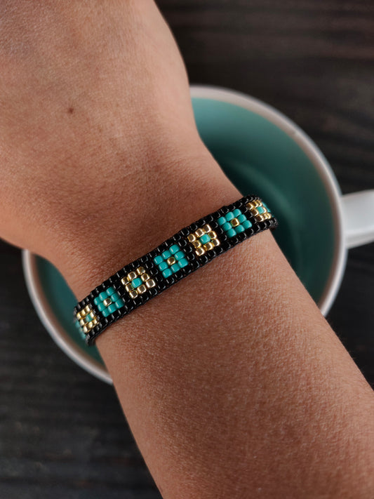 Bratara tesuta handmade Turquoise Square negru, albastru si auriu