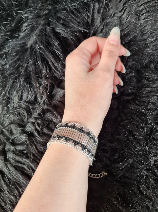 Bratara handmade tesuta Silver Frost negru si argintiu