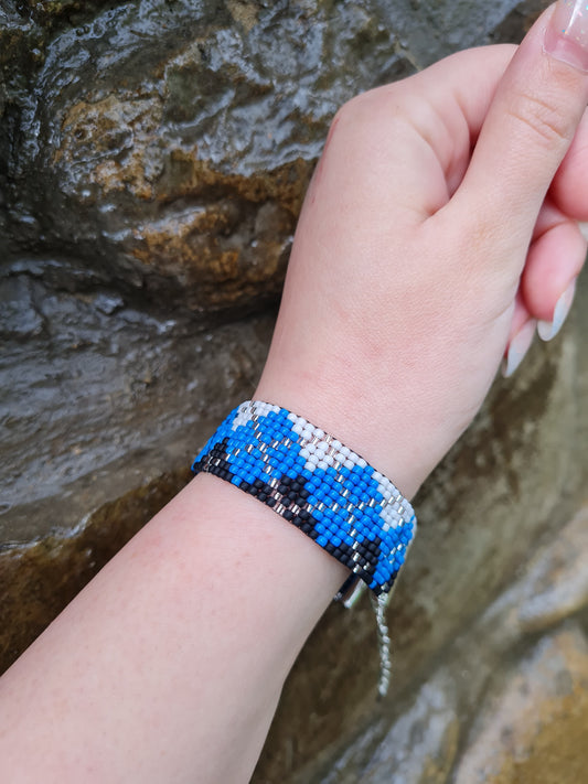 Bratara tesuta handmade Frosted Blue negru, albastru, argintiu si alb