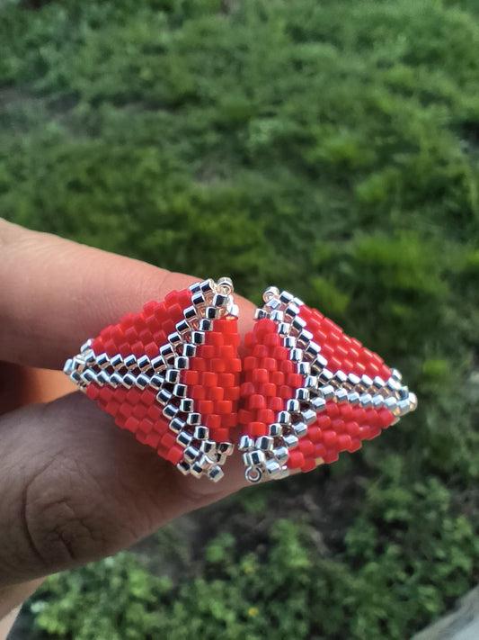 Cercei triunghi Sterling Cranberry rosu si argintiu