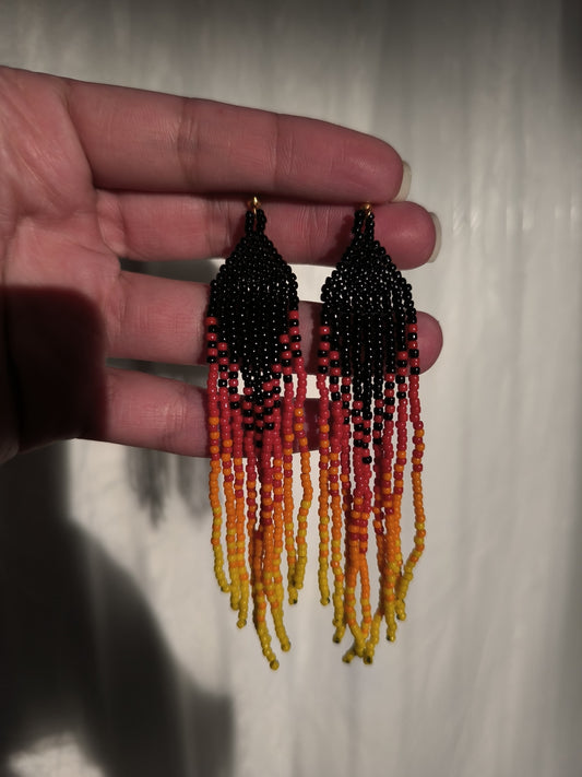 Cercei franjuri Dark Fire negru, galben, portocaliu si rosu