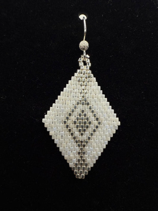 Cercei Miyuki romb Crystal Shine – alb si argintiu