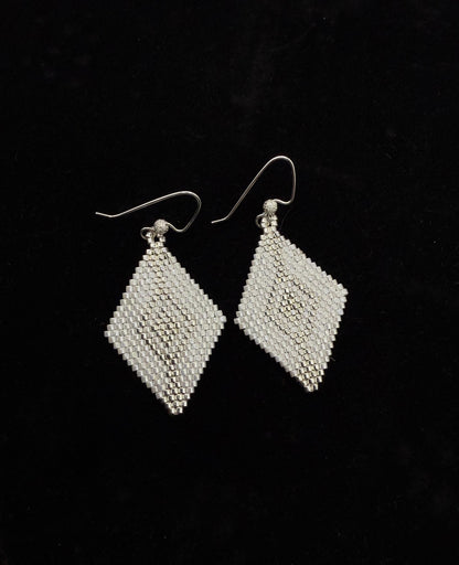 Cercei Miyuki romb Crystal Shine – alb si argintiu