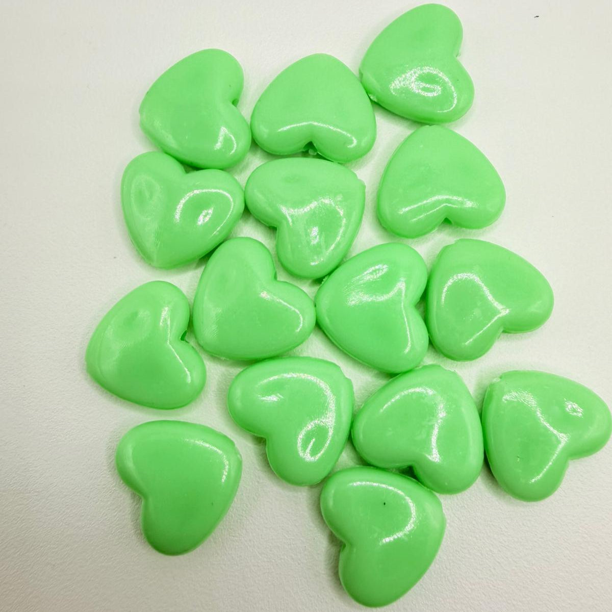 Margele acrilice inima 15mm verde
